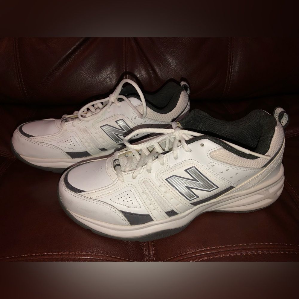 Men’s New Balance Sneakers Shoes size 8.5. Like New